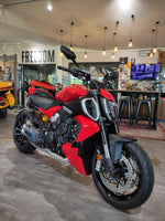 Ducati Diavel V4 (2023) RED