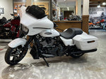 Street Glide 117 Harley-Davidson "White Onyx Pearl (Black Trim)" 2024