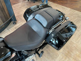 Sport Glide Harley-Davidson Softail Vivid Black Deluxe