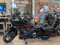 CVO Road Glide 117 Harley-Davidson (Black Hole)